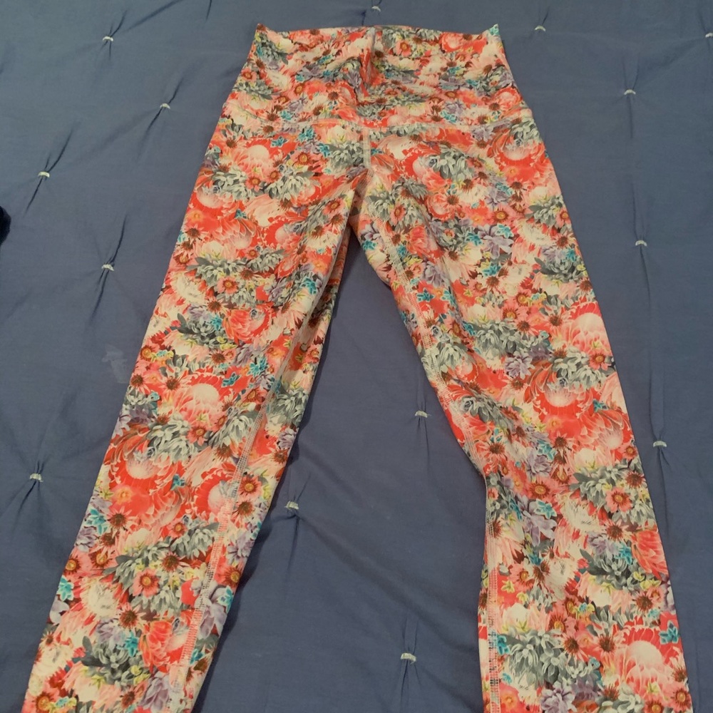 Rare Lululemon wonder under pants size 4